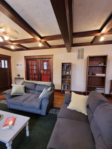 730 W Scott Street, Springfield, MO 65802