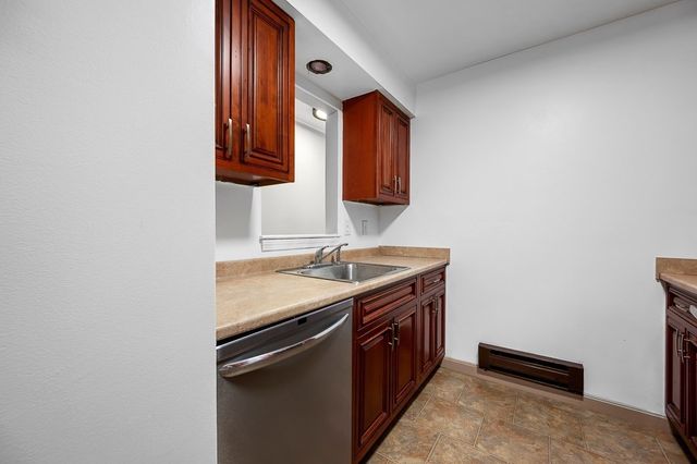 36A Gibbs St 11, Worcester, MA 01607