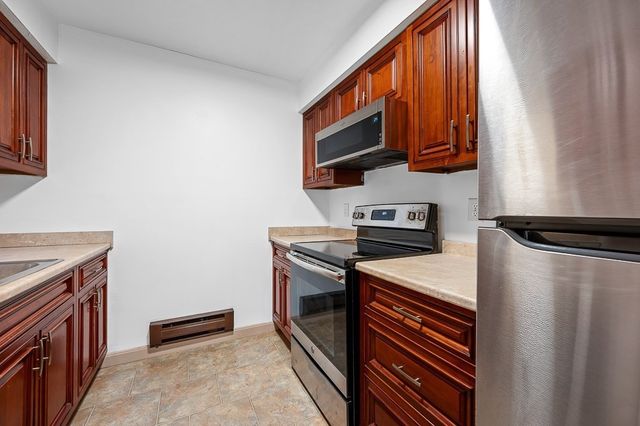 36A Gibbs St 11, Worcester, MA 01607
