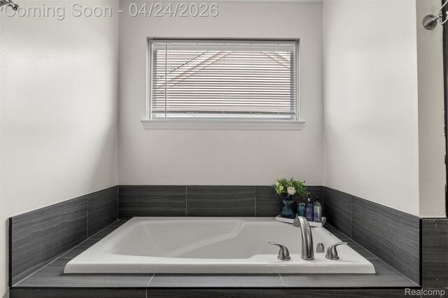 5149 Bradmore Lane, Warren, MI 48092