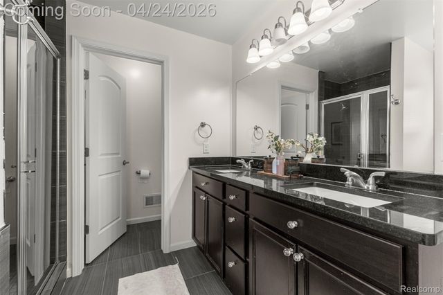 5149 Bradmore Lane, Warren, MI 48092