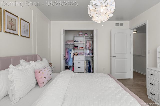 5149 Bradmore Lane, Warren, MI 48092