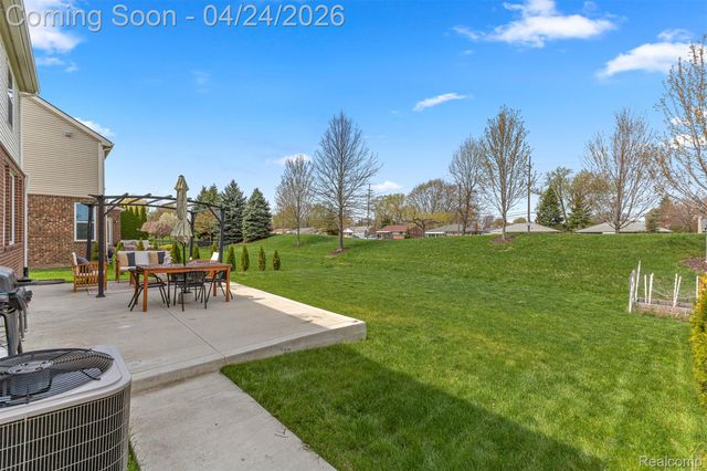 5149 Bradmore Lane, Warren, MI 48092