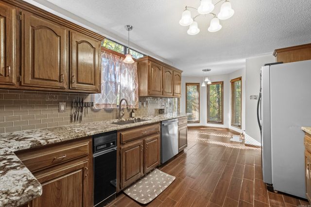 11 Pontalba Drive, Little Rock, AR 72211