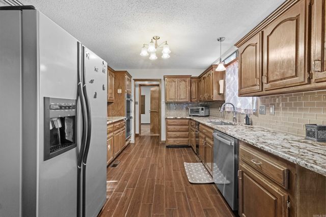 11 Pontalba Drive, Little Rock, AR 72211