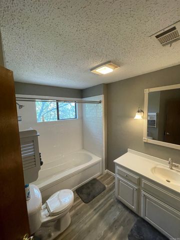 11 Pontalba Drive, Little Rock, AR 72211