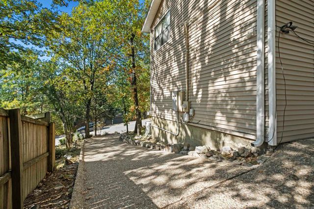 11 Pontalba Drive, Little Rock, AR 72211