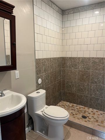 8930 Kauffman Avenue E, South Gate, CA 90280