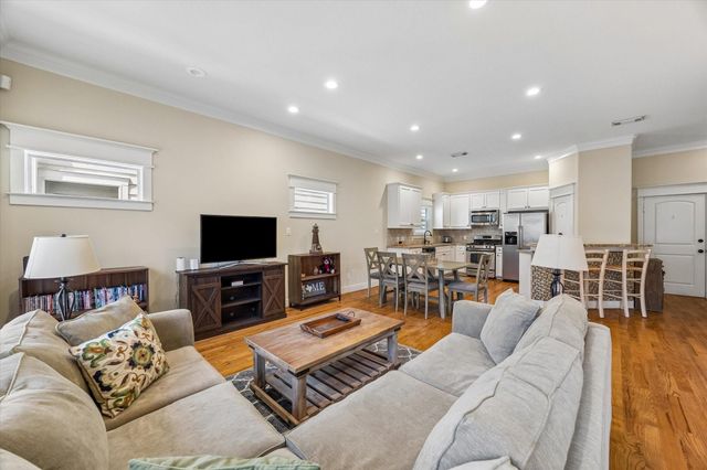 1017 W 16th Street, Houston, TX 77008