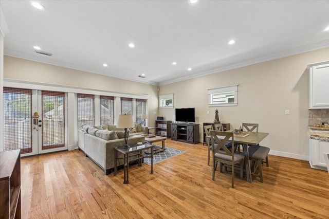 1017 W 16th Street, Houston, TX 77008