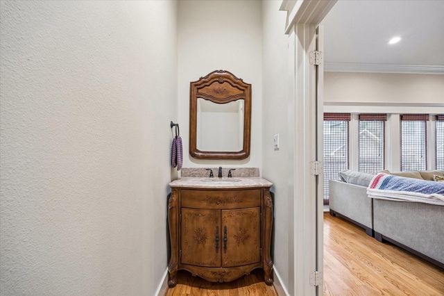 1017 W 16th Street, Houston, TX 77008