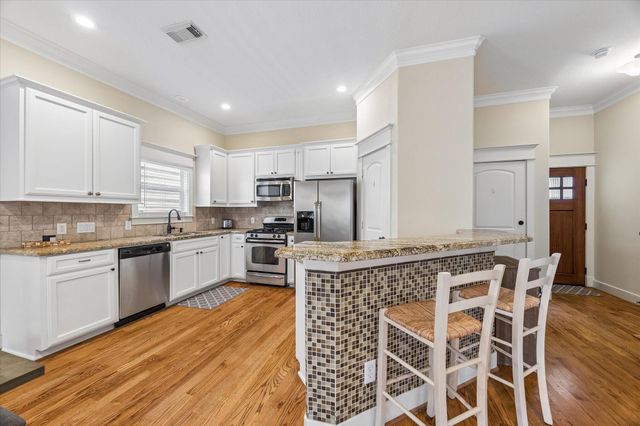 1017 W 16th Street, Houston, TX 77008