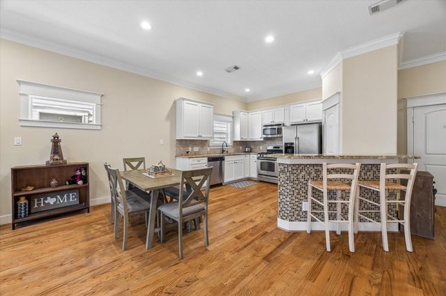 1017 W 16th Street, Houston, TX 77008