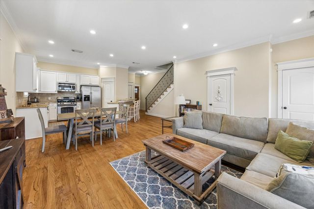 1017 W 16th Street, Houston, TX 77008