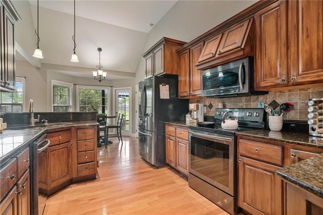 166 Woodford SE Way, Calhoun, GA 30701