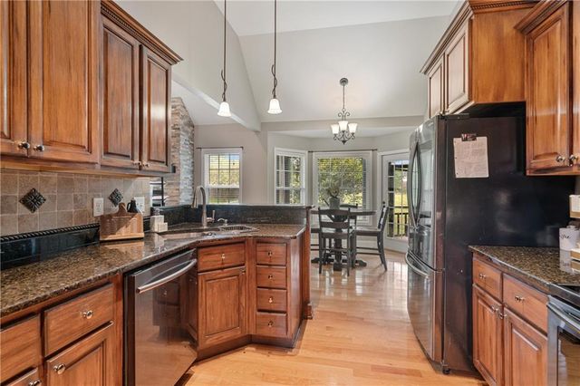 166 Woodford SE Way, Calhoun, GA 30701