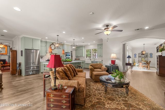 100 W Canebrake Boulevard, Hattiesburg, MS 39402