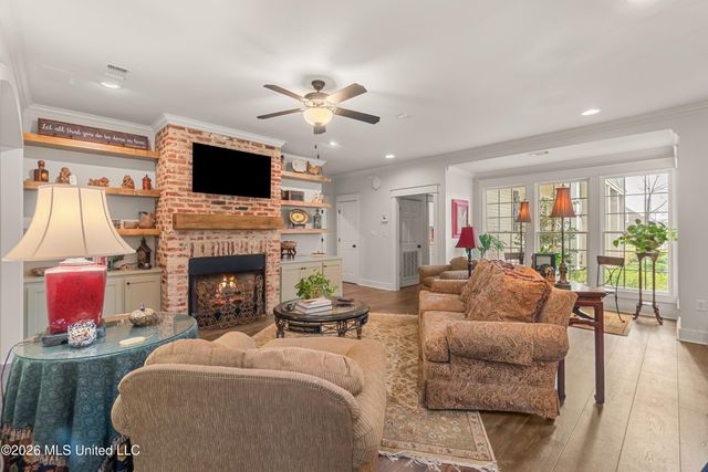 100 W Canebrake Boulevard, Hattiesburg, MS 39402