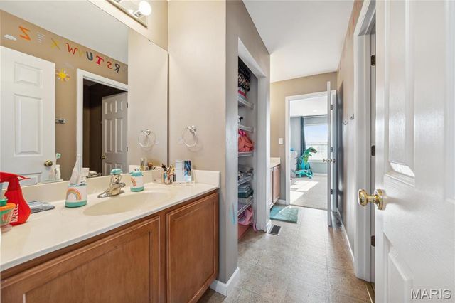 5125 Delcastle Drive, Florissant, MO 63034