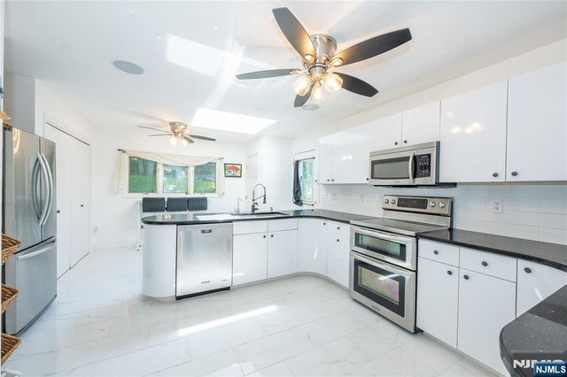 335 Elmira Trail, Hopatcong, NJ 07843