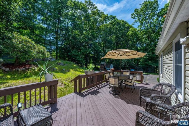 335 Elmira Trail, Hopatcong, NJ 07843
