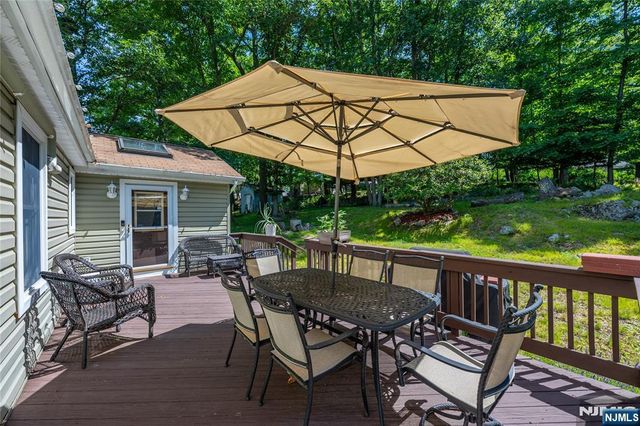 335 Elmira Trail, Hopatcong, NJ 07843