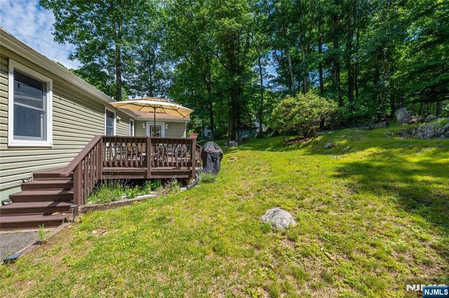 335 Elmira Trail, Hopatcong, NJ 07843