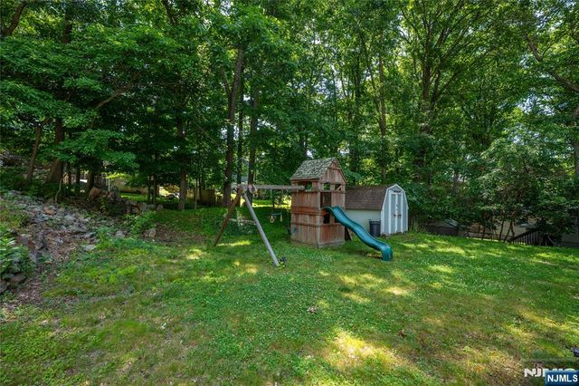 335 Elmira Trail, Hopatcong, NJ 07843