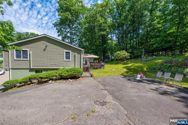 335 Elmira Trail, Hopatcong, NJ 07843