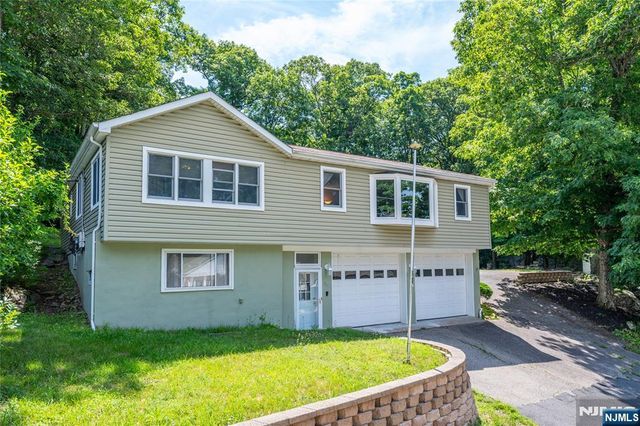 335 Elmira Trail, Hopatcong, NJ 07843