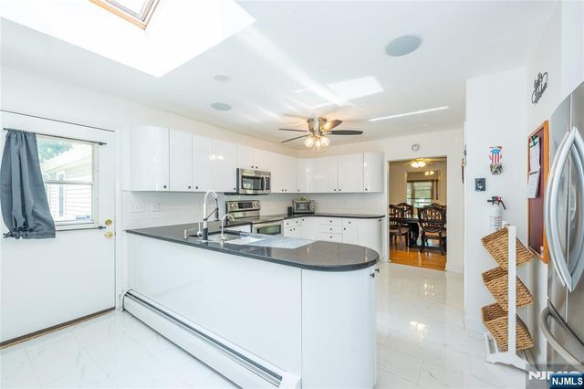 335 Elmira Trail, Hopatcong, NJ 07843