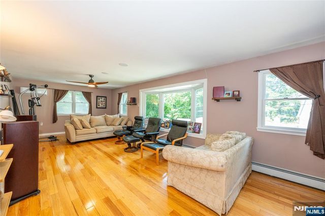 335 Elmira Trail, Hopatcong, NJ 07843