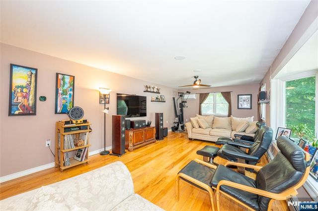 335 Elmira Trail, Hopatcong, NJ 07843