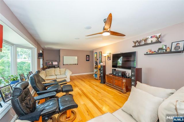 335 Elmira Trail, Hopatcong, NJ 07843