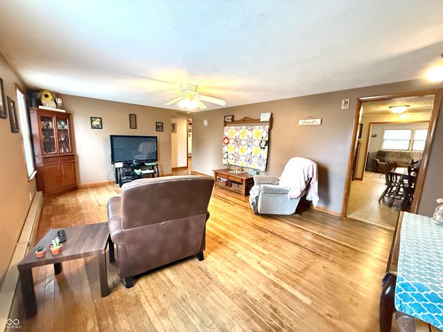 207 Locust Street, New Market, IN 47965