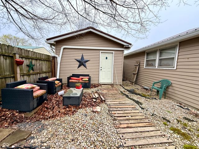 207 Locust Street, New Market, IN 47965