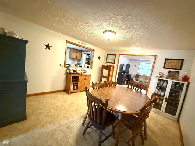 207 Locust Street, New Market, IN 47965