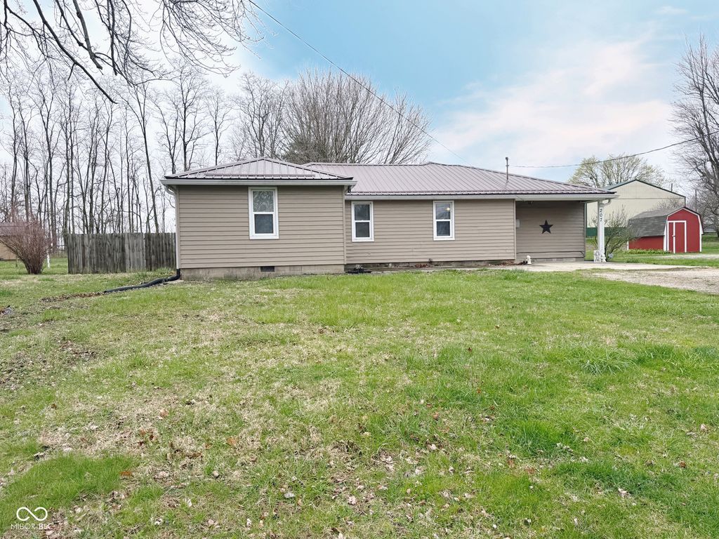 207 Locust Street, New Market, IN 47965