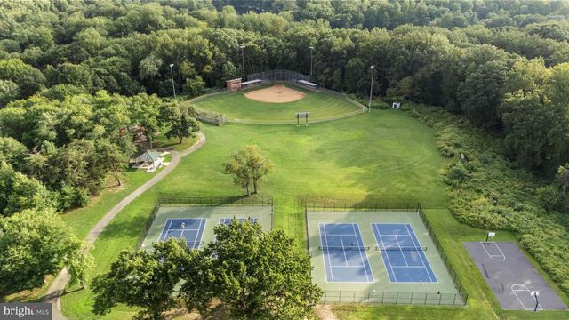 6203 CHAMPION OAK CT, Falls Church, VA 22044