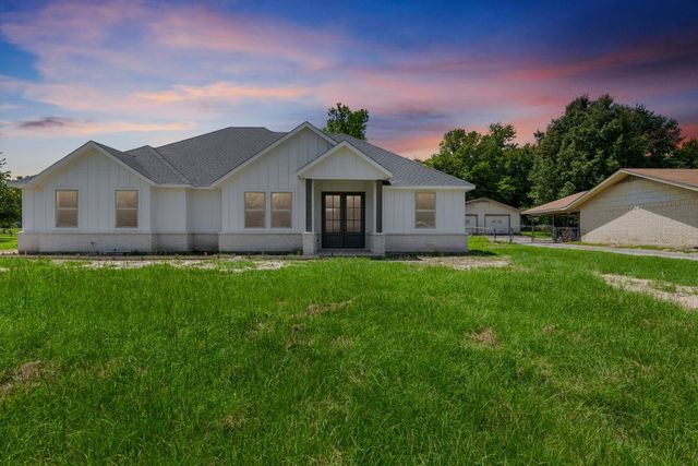 180 Nix Drive, Emory, TX 75440