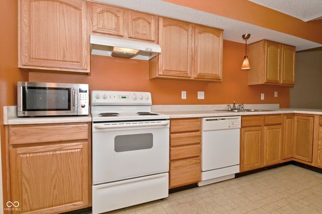 6033 Carriage Corner, Indianapolis, IN 46237