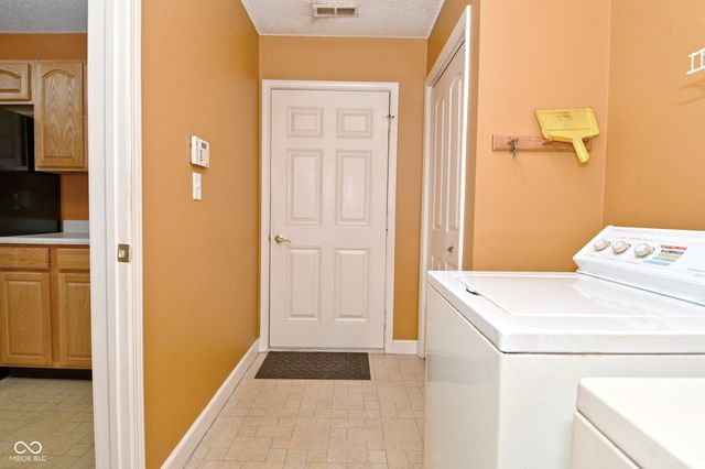 6033 Carriage Corner, Indianapolis, IN 46237