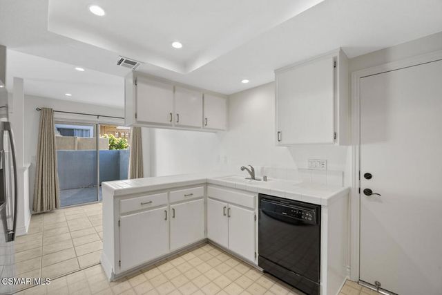 1760 E Avenida De Las Flores, Thousand Oaks, CA 91362