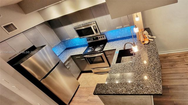 2891 NE 185th St 1002, Aventura, FL 33180