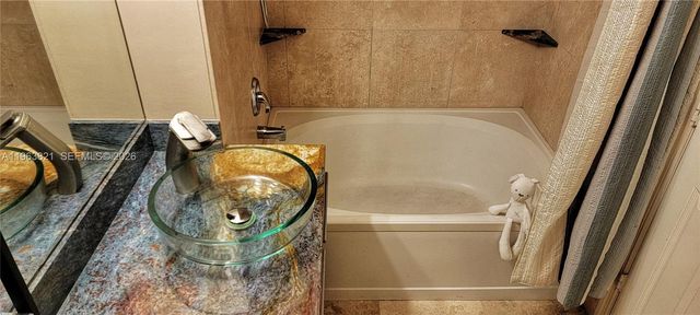 2891 NE 185th St 1002, Aventura, FL 33180