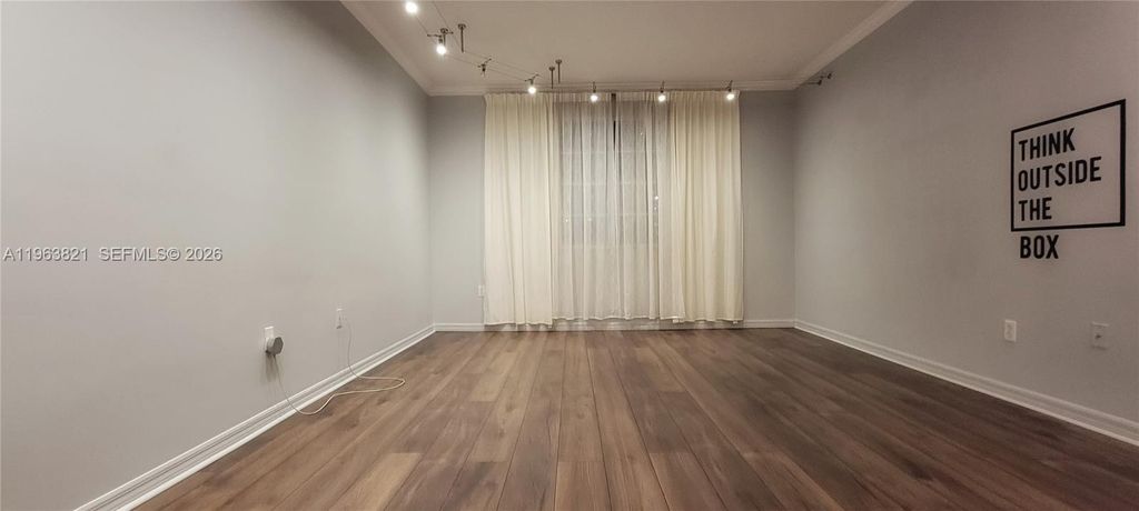 2891 NE 185th St 1002, Aventura, FL 33180