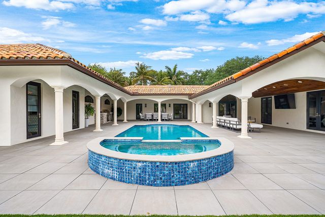 5575 Whirlaway Road, Palm Beach Gardens, FL 33418