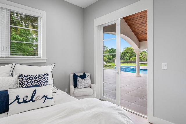 5575 Whirlaway Road, Palm Beach Gardens, FL 33418