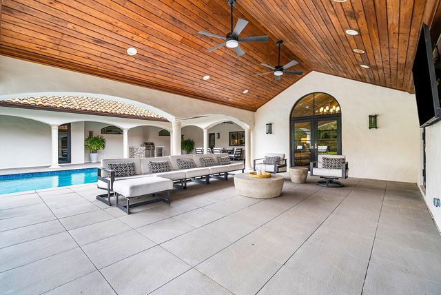 5575 Whirlaway Road, Palm Beach Gardens, FL 33418