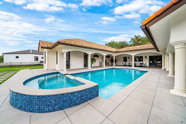 5575 Whirlaway Road, Palm Beach Gardens, FL 33418